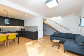 Self-check-in 3 bedroom apartment with sauna and balconies, Tallinn